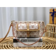 루이비통 LV MAXI MULTI POCHETTE ACCESSOIRES 맥시 멀티 포쉐트 악세수아 백